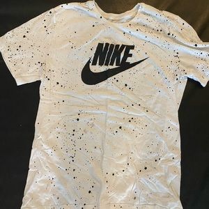 Men’s Nike paint splatter Tshirt